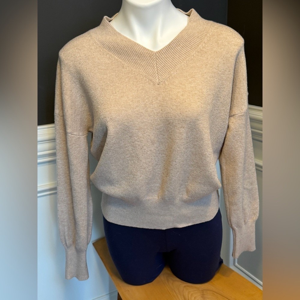 Philosophy Women's V-Neck Sweater, Size Large in Sand Color